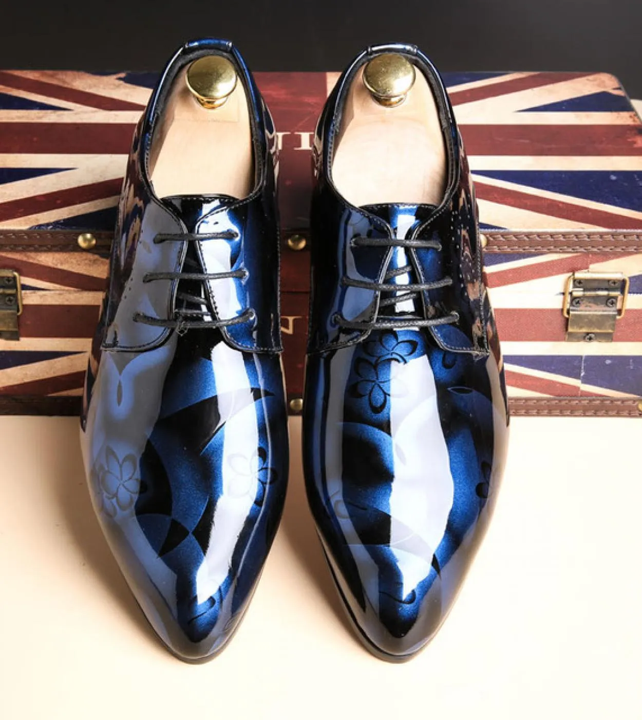 Scarpe eleganti da uomo in pelle verniciata alla moda per uomo Scarpe da cerimonia da sposa con punta a punta Scarpe da uomo Oxf