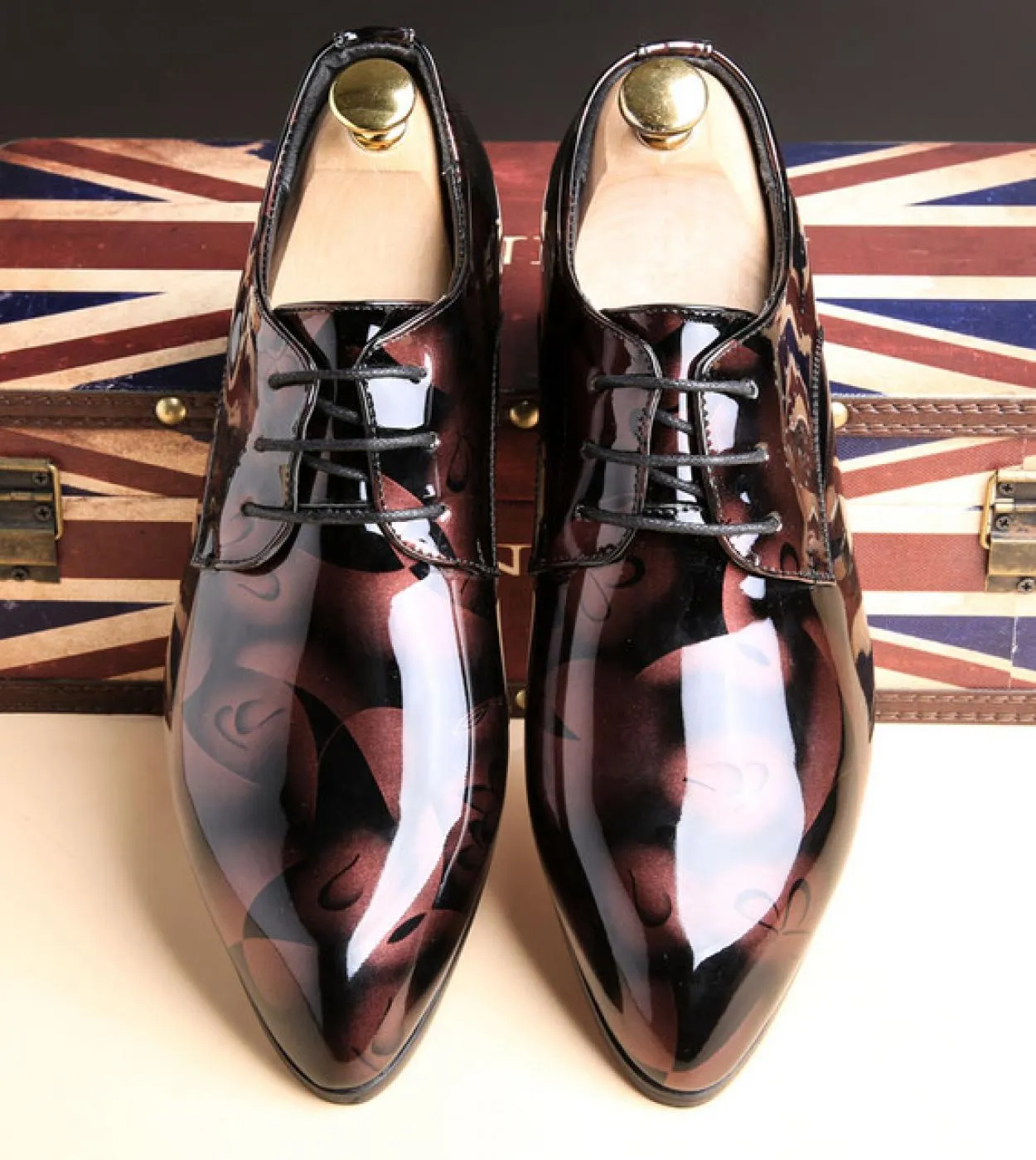 Scarpe eleganti da uomo in pelle verniciata alla moda per uomo Scarpe da cerimonia da sposa con punta a punta Scarpe da uomo Oxf