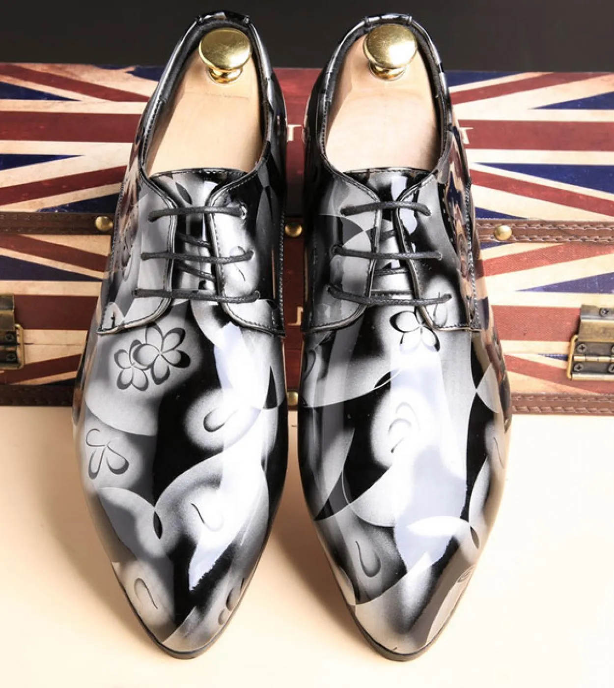 Scarpe eleganti da uomo in pelle verniciata alla moda per uomo Scarpe da cerimonia da sposa con punta a punta Scarpe da uomo Oxf