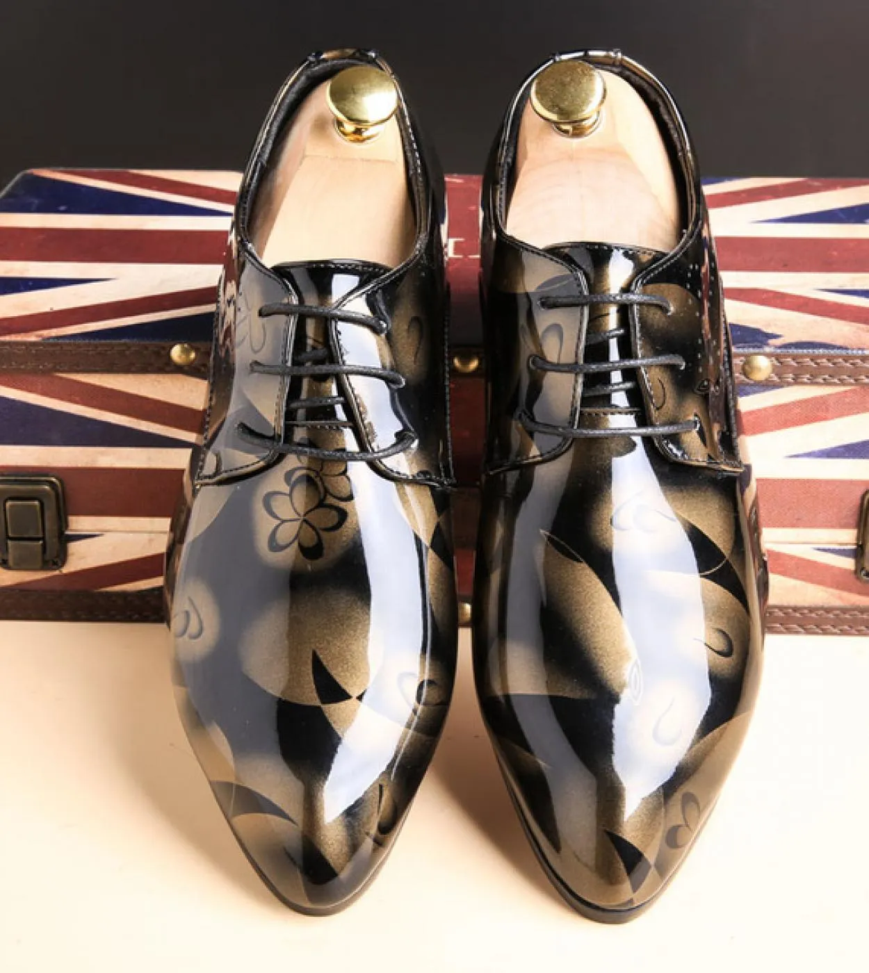 Scarpe eleganti da uomo in pelle verniciata alla moda per uomo Scarpe da cerimonia da sposa con punta a punta Scarpe da uomo Oxf