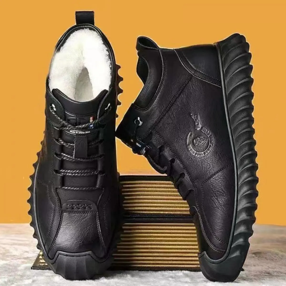 Scarpe invernali in cotone caldo Stivali da uomo in pelle ispessita retrò con fondo spesso Stivali da neve con lacci e punta ton
