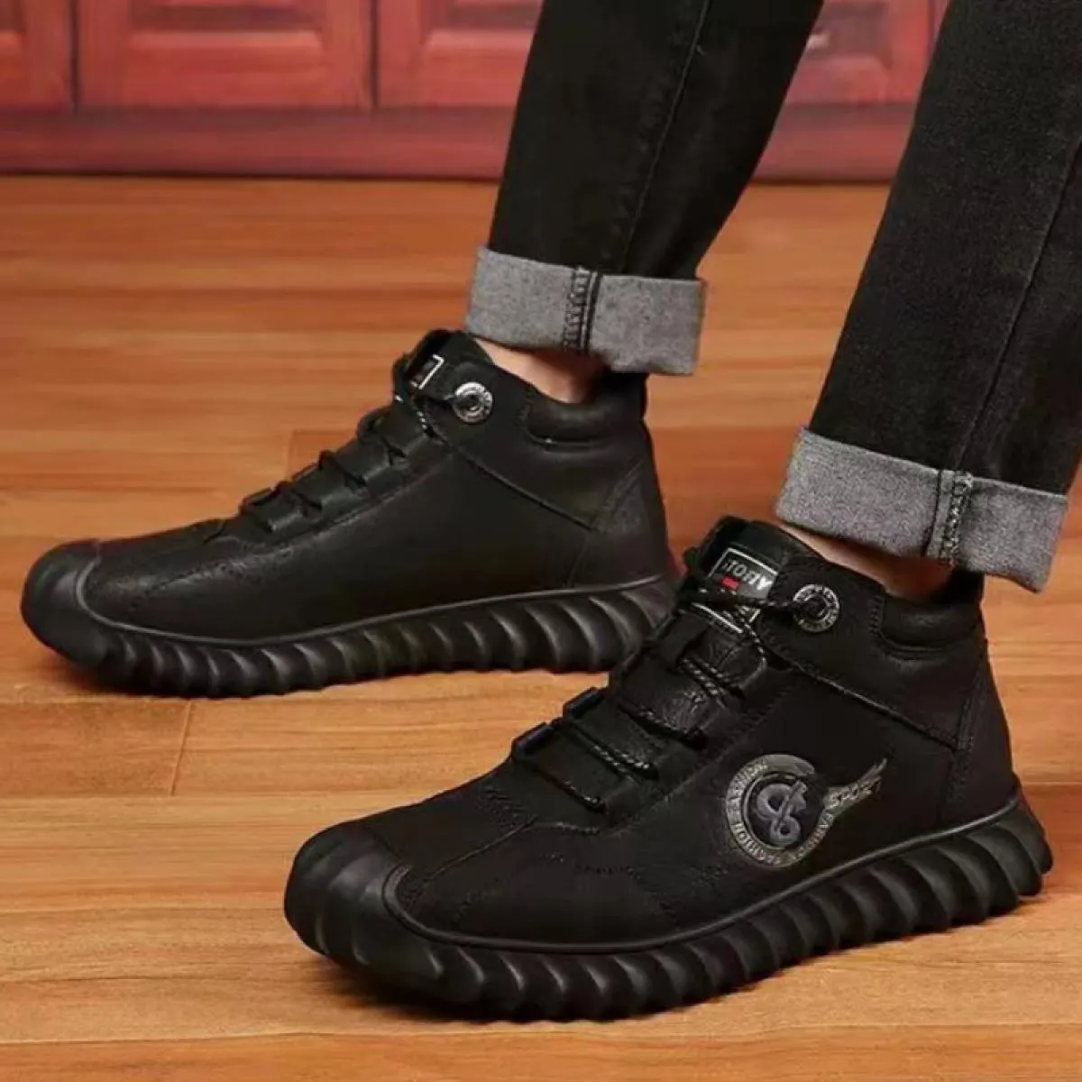 Scarpe invernali in cotone caldo Stivali da uomo in pelle ispessita retrò con fondo spesso Stivali da neve con lacci e punta ton