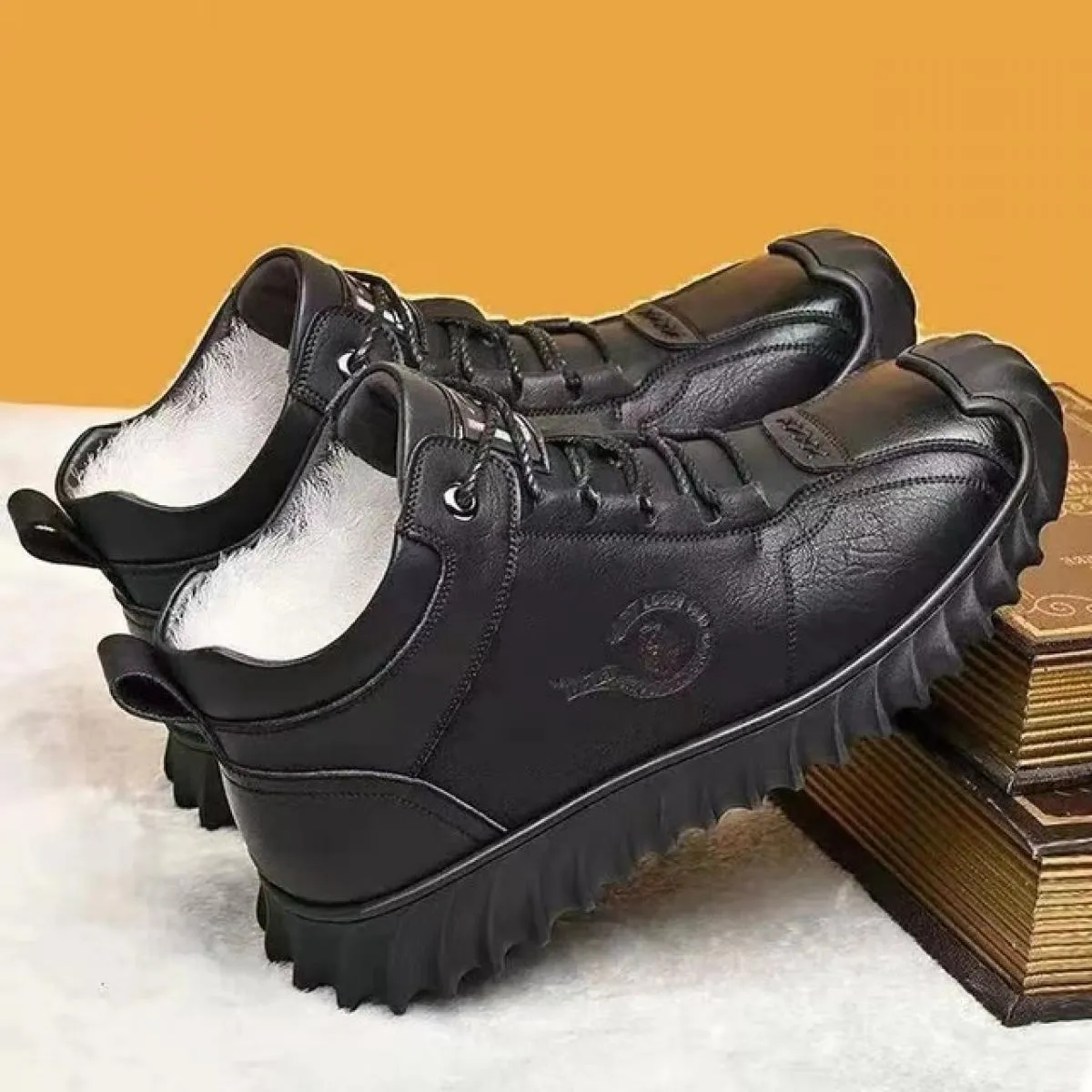 Scarpe invernali in cotone caldo Stivali da uomo in pelle ispessita retrò con fondo spesso Stivali da neve con lacci e punta ton