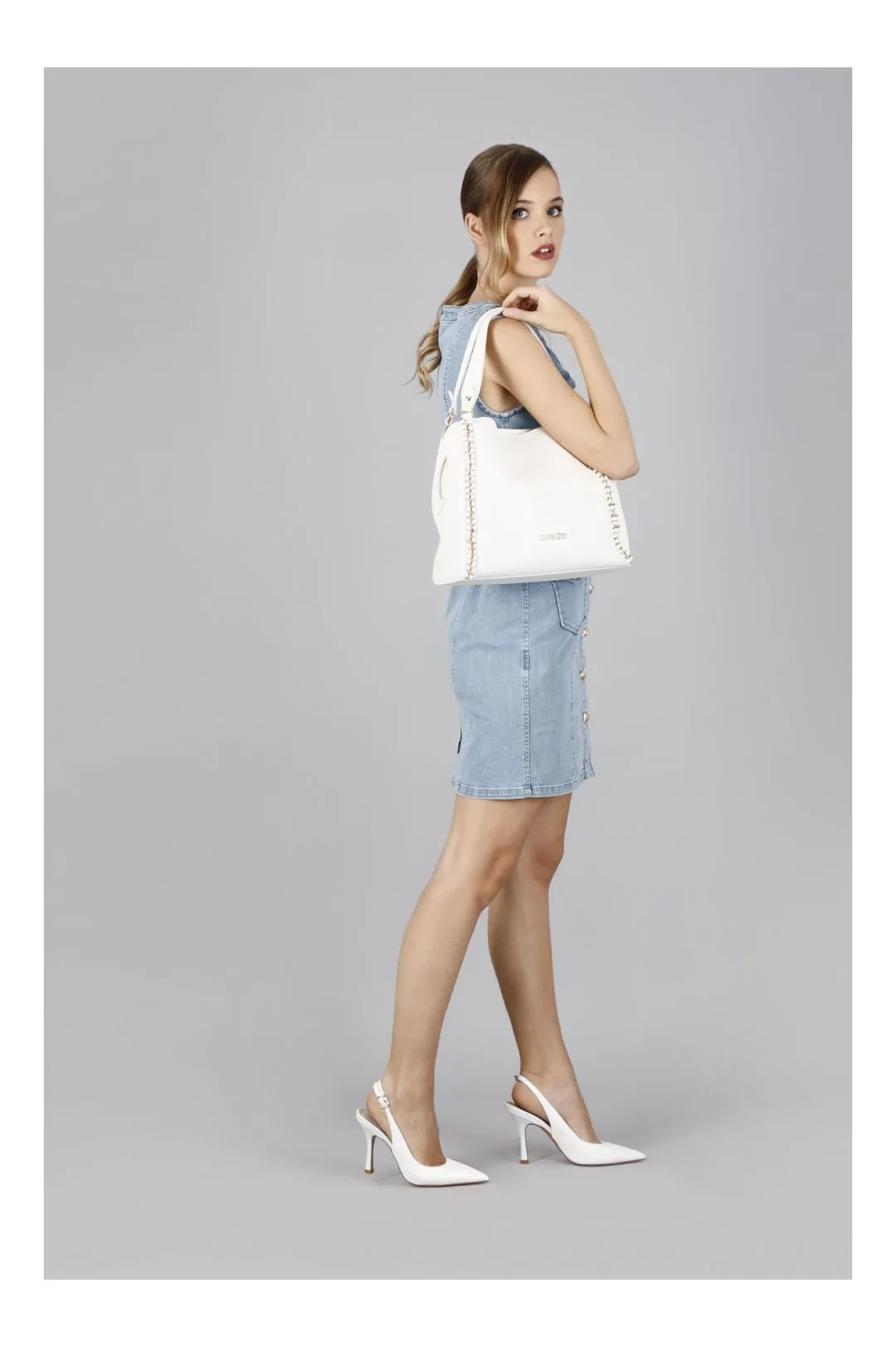 shopping con catena ed infilatura bianco