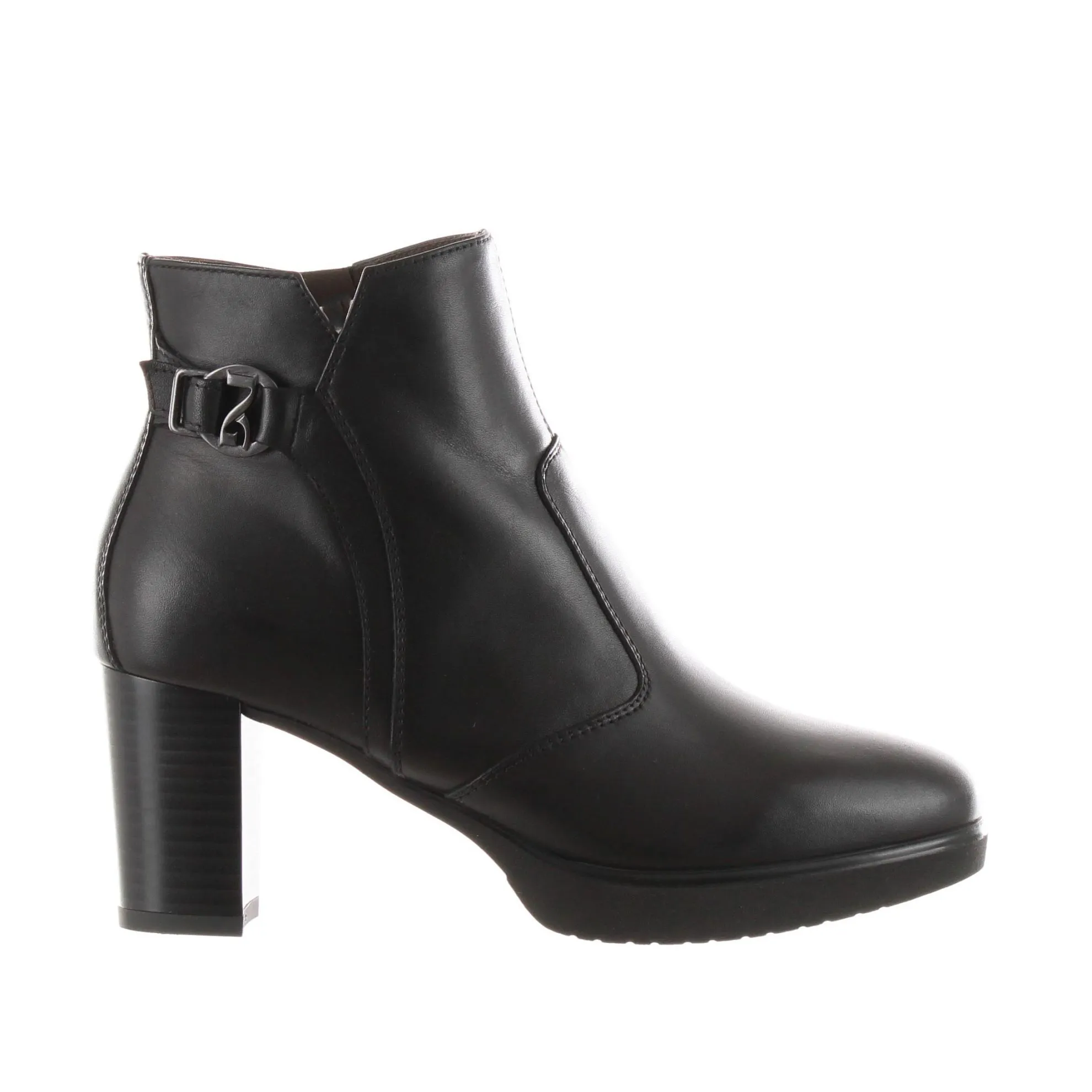 Stivaletto in pelle con cinturino decorativo
