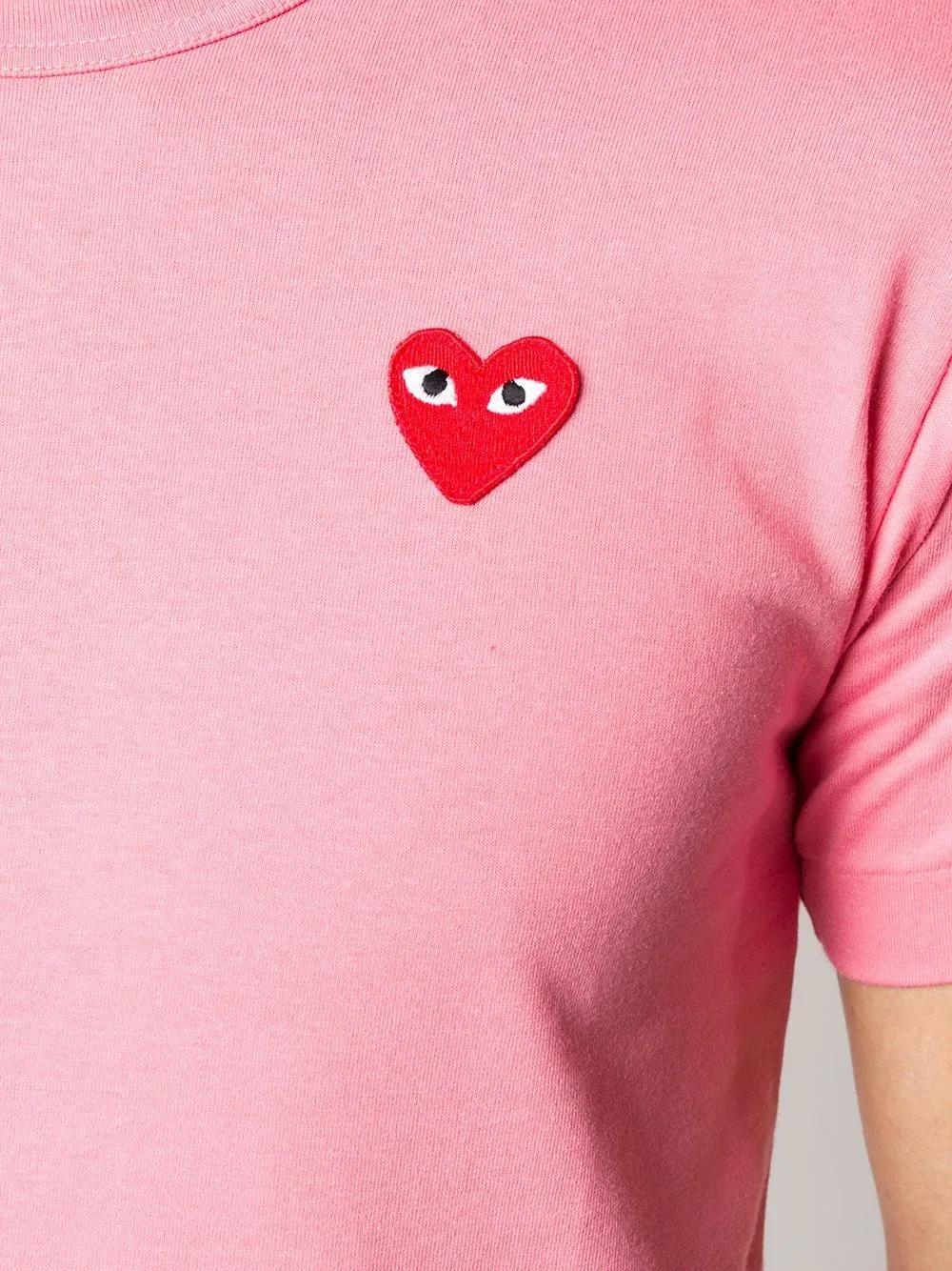 T-shirt con applicazione cuore