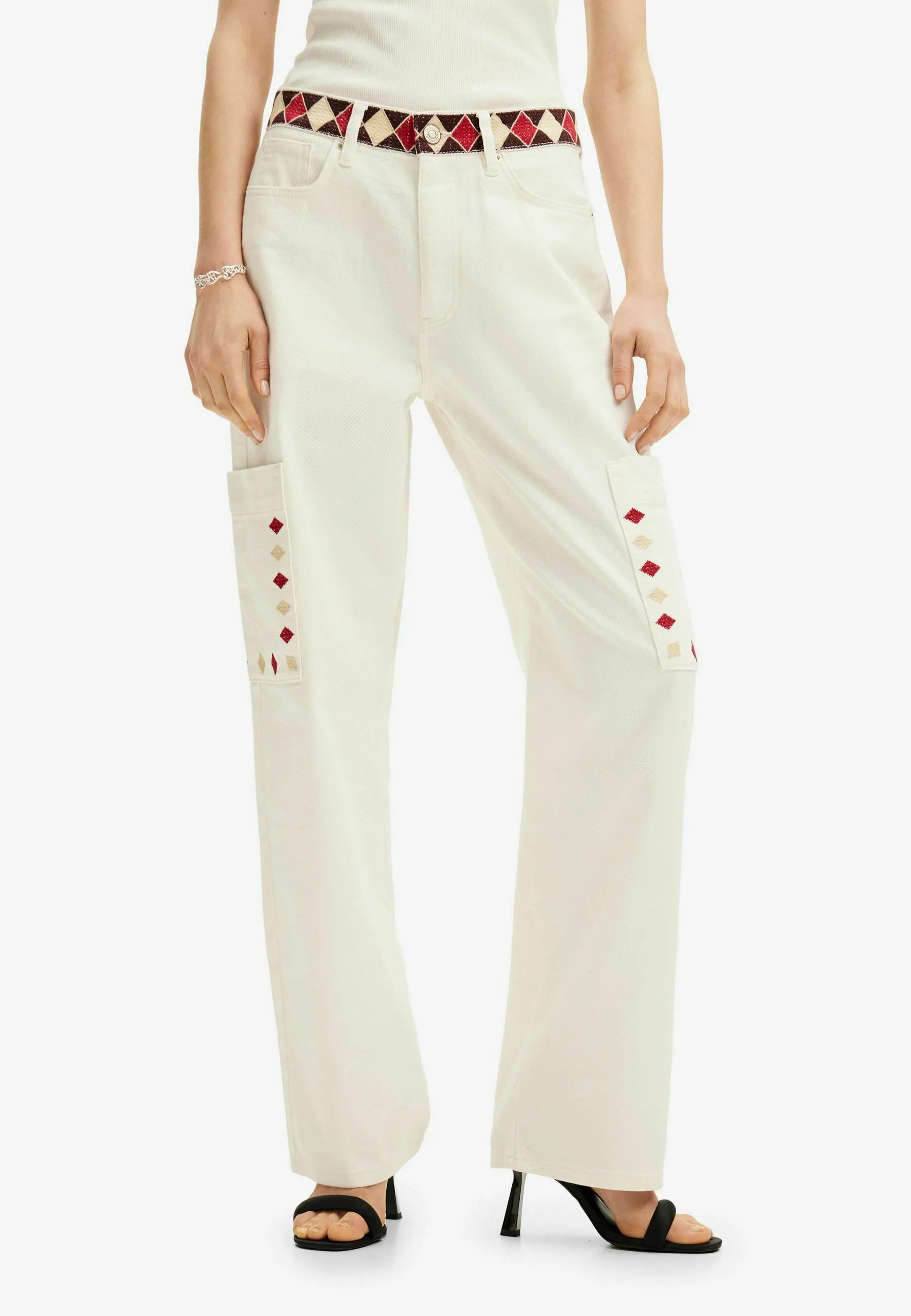 WITH DIAMOND-SHAPED EDGES - Jeans a sigaretta